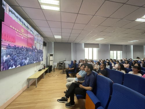 藝術(shù)設(shè)計(jì)學(xué)院組織師生收看“七一勛章”頒授儀式并開(kāi)展文化藝術(shù)交流活動(dòng)