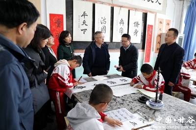 市教育局聯(lián)合市教科所及市直學(xué)校教研員教師赴甘谷縣開(kāi)展文化教育交流活動(dòng)