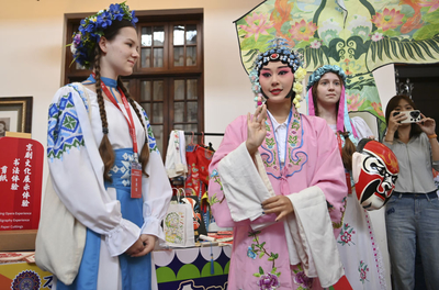 鏡觀·回響｜相知相親的上合青春色彩 筆下生輝的藝術(shù)聯(lián)動(dòng)